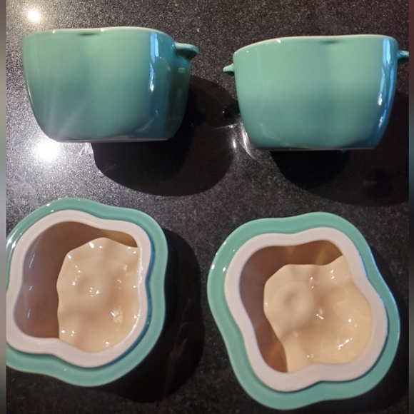 Le Creuset Bell Pepper Cocotte set of 2 LIKE NEW - Picture 5 of 8